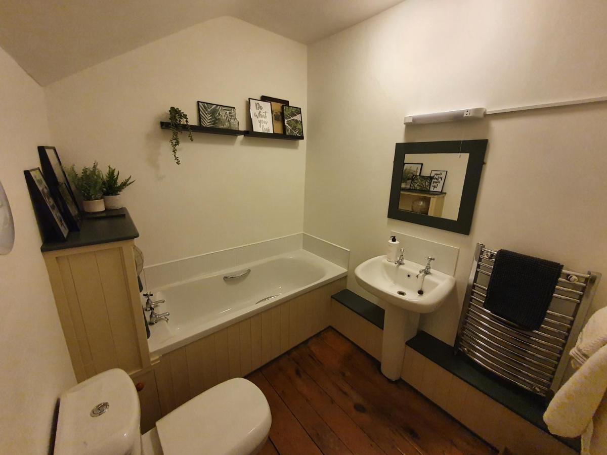 Cosy Cottage In Heart Of Ланголен Екстериор снимка